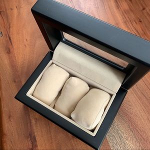 Watch box/jewelry case in black